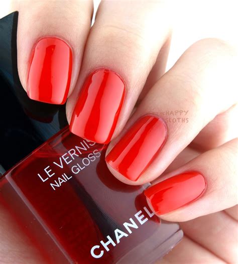 Chanel Le Vernis Nail Colour • Nail Lacquer Review & Swatches.